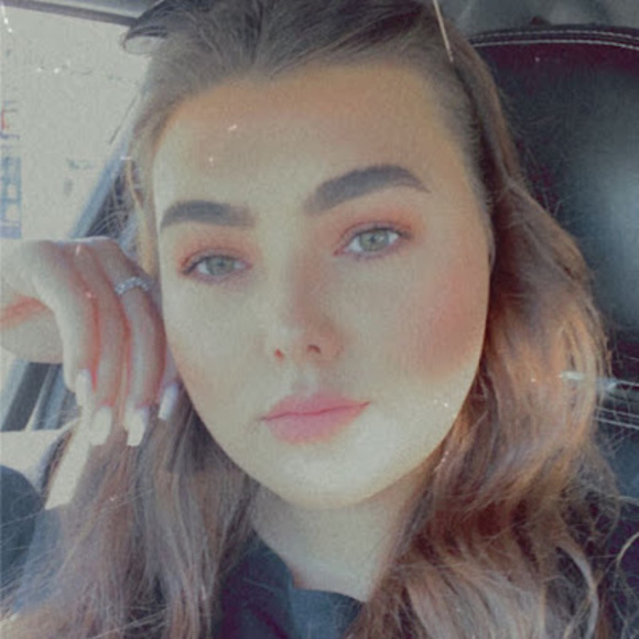 Meet your Posher, Hannah - Picture 1 of 1